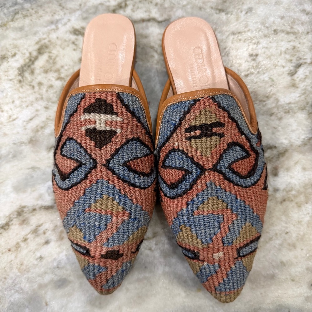 Cedar Olivet Orientals Kilim Handwoven Turkish Rug Mule Flats Size 36 (6)